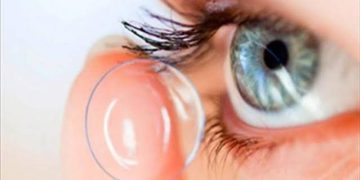 مكياج العيون والعدسات اللاصقة