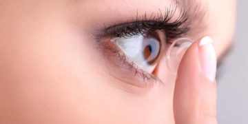 مواصفات العدسة اللاصقة الجيدة