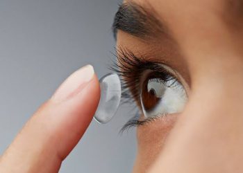 الآثار الجانبية للعدسات اللاصقة Side effects of contact lenses