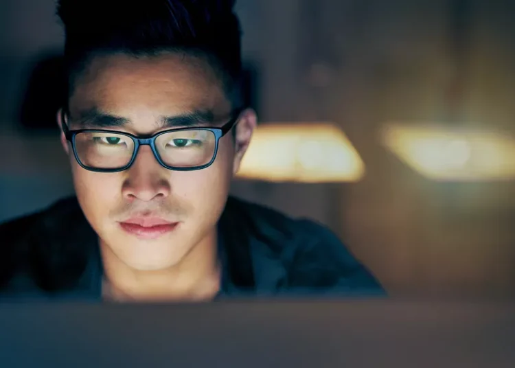 عدسات بلوكت ( بلو كنترول) من شركة هويا Hi-Vision LongLife BlueControl