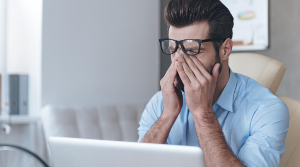 لماذا قد تكون النظارة الجديدة غير مريحة في البداية؟